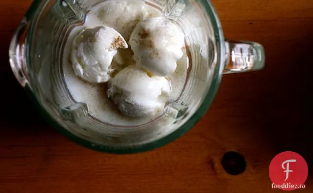 Milkshake Cu Apă De Trandafir Cardamom