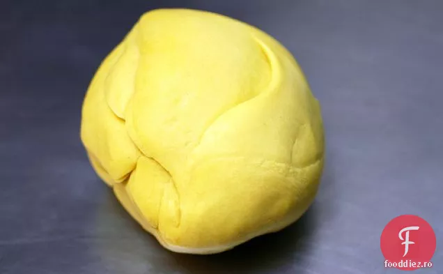 Aluat de Paste cu șapte gălbenușuri