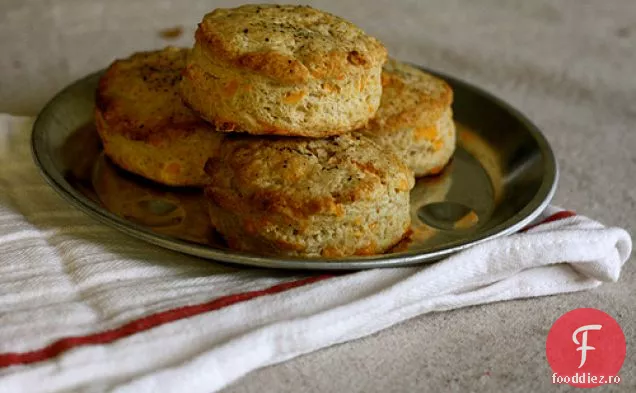 Biscuiți Cu Ardei Negru Cheddar