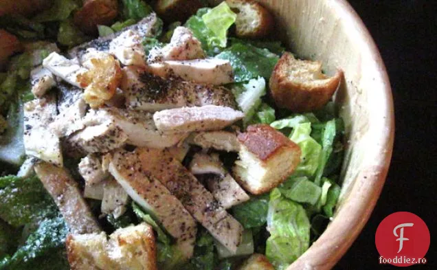 Salată Caesar Fără Ouă Cu Pui De Piper Negru Afumat