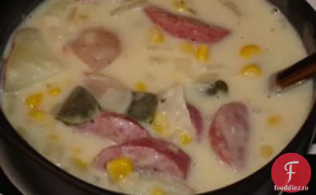 Chowder de porumb, cârnați și ardei