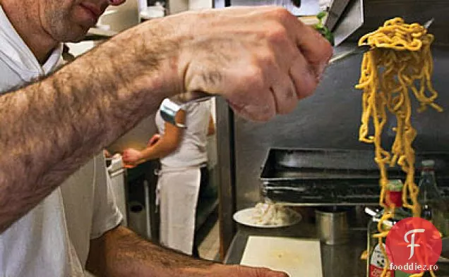 Paste cu brânză și piper (cacio e Pepe)