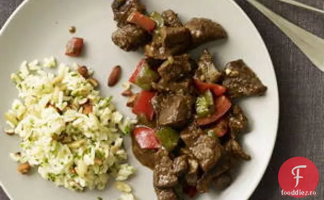 Carne De Vită Cu Ardei Curry Cu Pilaf De Migdale Afumate