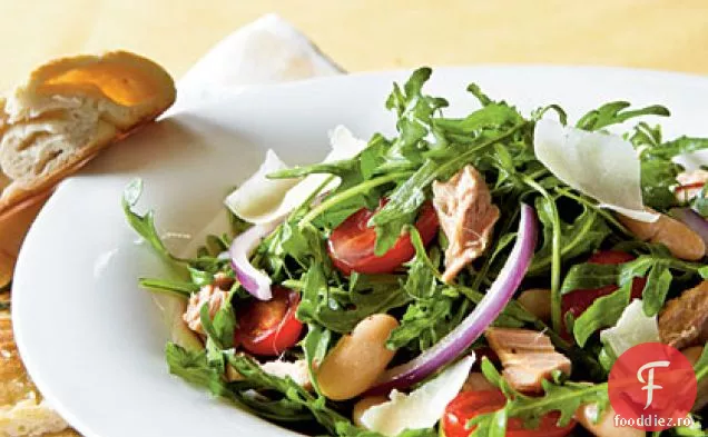 Salată de rucola, ton Italian și fasole albă