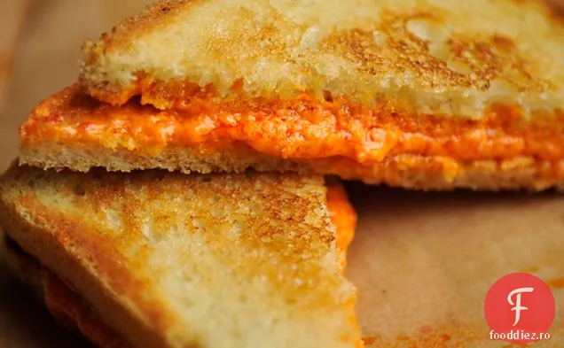 Sandvișuri Cu Brânză Cu Ardei La Grătar