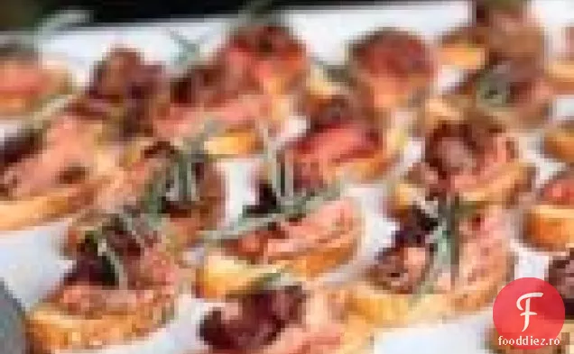Crostini Cu Muschi De Vita Piperat Cu Ceapa Caramelizata