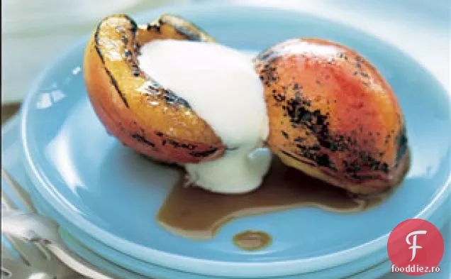 Nectarine la grătar cu glazură balsamică de miere
