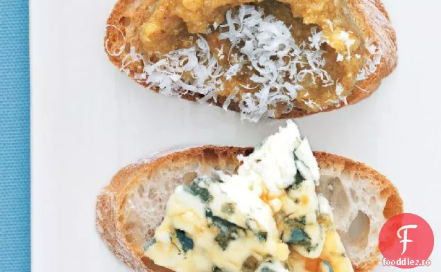 Bruschetta cu brânză albastră și miere