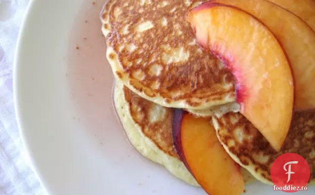 Piersici Și Nectarine Într-Un Sirop De Miere