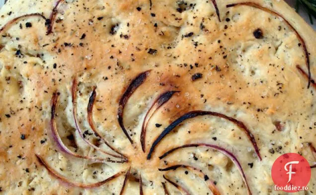 Focaccia De Rozmarin Și Ceapă Roșie