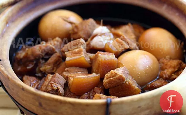 Rețetă de porc fiert în sos de soia (tau Yew Bak)