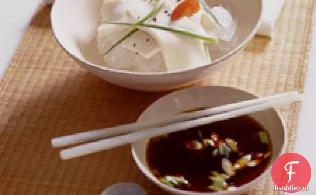 Salată Rece De Tofu Cu Sos De Soia Cu Ghimbir