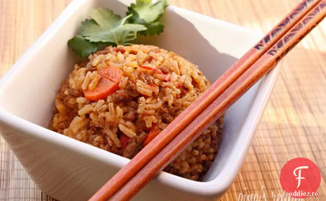 Carne De Vită Thailandeză Picantă Și Orez De Iasomie