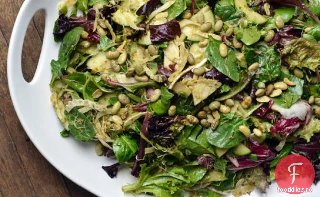 Salată crocantă cu varză și sos Miso-lămâie