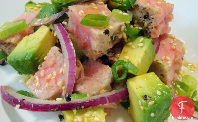 Salată De Avocado Cu Ton La Grătar