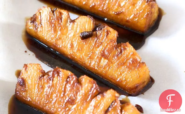 Ananas Prăjit Cu Melasă Cu Zahăr Brun Închis