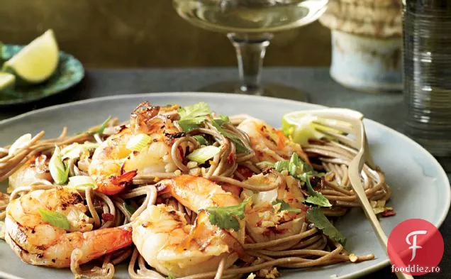 Tăiței Soba cu creveți la grătar și coriandru