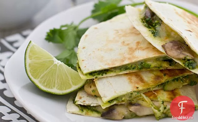 Quesadillas De Ciuperci Și Dovlecei Cu Pesto De Coriandru