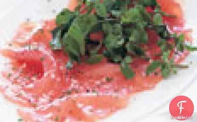 Carpaccio de ton cu salată de năsturel și pansament Balsamic