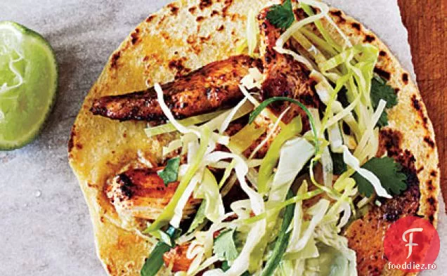 Tacos de pui Ancho cu salată de coriandru și cremă de Avocado