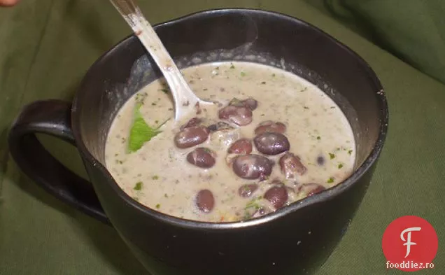 Supă De Fasole Neagră Cu Nucă De Cocos Și Coriandru
