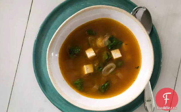 Supă De Legume Cu Sriracha, Lemongrass Și Tofu
