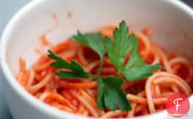 Cina în seara asta: Spaghete cu roșii și suc de portocale