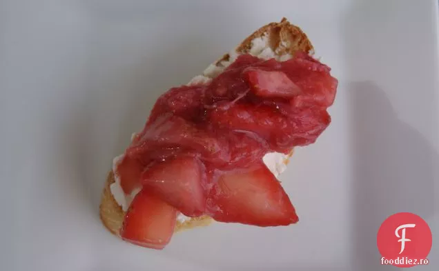 Rubarbă Și Căpșuni Mic Dejun Crostini
