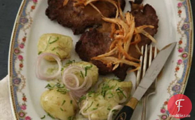 Friptură în stil austriac cu salată de cartofi