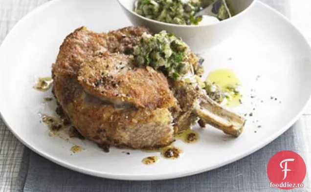 Carne de vită cu crustă de parmezan cu Salsa Verde