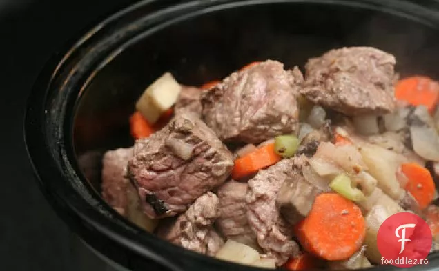 Tocană de vită gătită lent (cu ciuperci și legume)