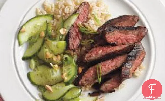 Friptură Picantă De Fustă Hoisin Cu Salată De Castraveți