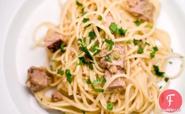 Friptură De Porc Cu Pesto De Nucă Pe Paste