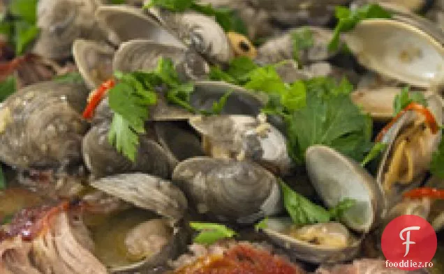 Umăr De Porc Cu Scoici Prăjite Și Ardei Iute Fresno