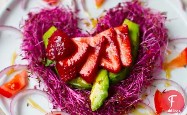 Salată De Inimă Roz: Căpșuni + Avocado