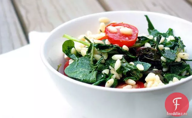 Rucola Cu Orzo Și Roșii De Grădină
