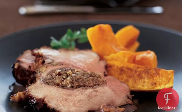 Friptură de porc cu o crustă de nuc-parmezan