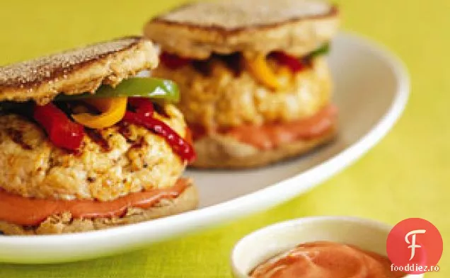 Cheeseburgeri De Curcan Cajun Cu Ketchup Tabasco