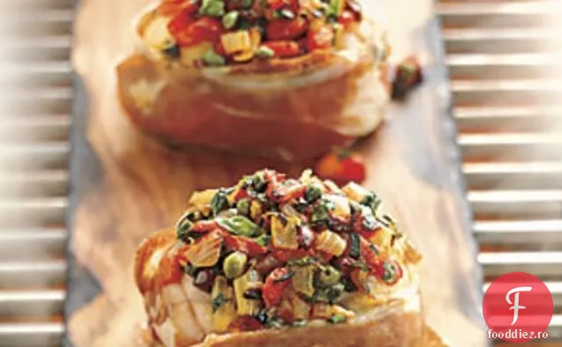 Monkfish cu scândură de cedru, cu gust prăjit la foc și Puttanesca