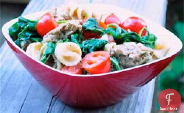 Sănătos și delicios: cârnați de curcan și rucola cu paste din grâu integral