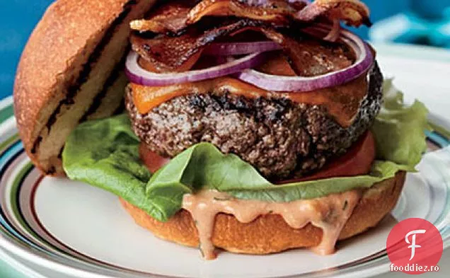Burgeri Cheddar BLT cu pansament Rusesc tarhon