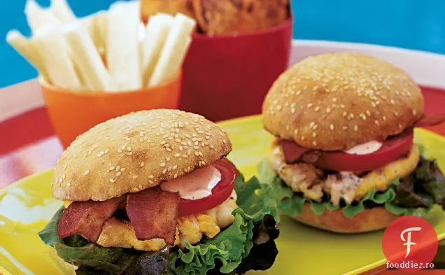 Burgeri cu șuncă de scoici și porumb cu maioneză picantă
