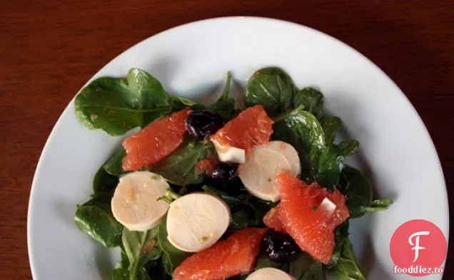 Rucola cu inimi de palmier, Grapefruit și măsline vindecate cu ulei