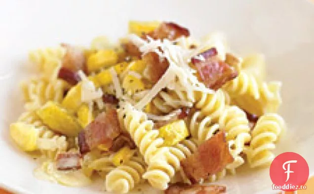 Fusilli Cremoși Cu Dovlecei Galbeni Și Slănină