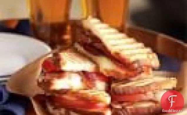 Cheddar, Bacon Și Panini De Roșii