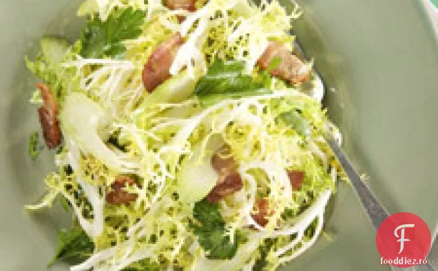 Salată Frisee Cu Pansament Fierbinte De Slănină