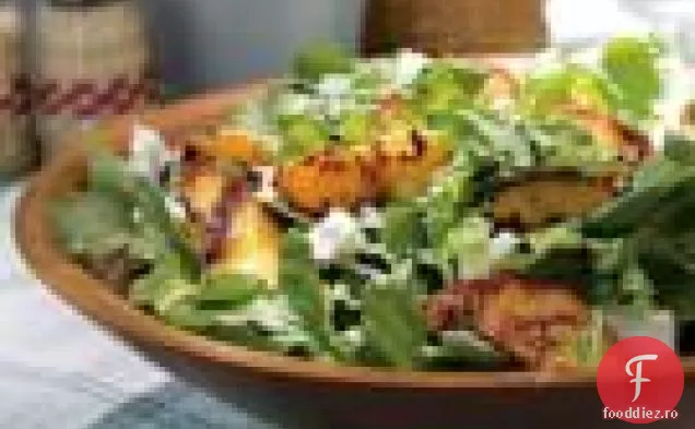 Salată De Piersici, Rucola Și Brânză De Capră