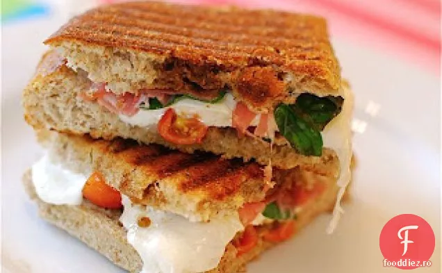 Sandvișuri Panini De Vară Cu Oțet Balsamic