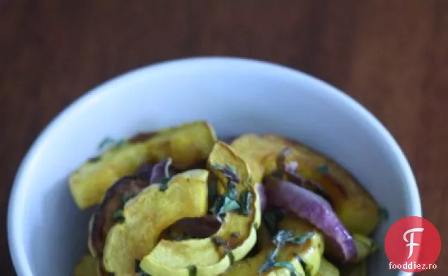 Salată de dovlecei Delicata cu burniță Balsamic-oregano