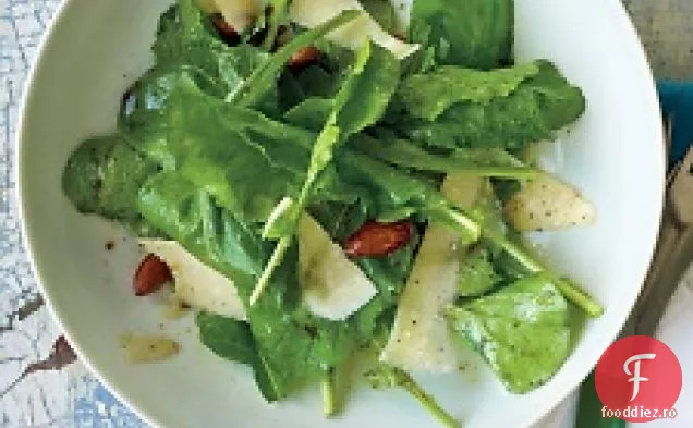 Salată De Rucola Cu Migdale Și Parmezan